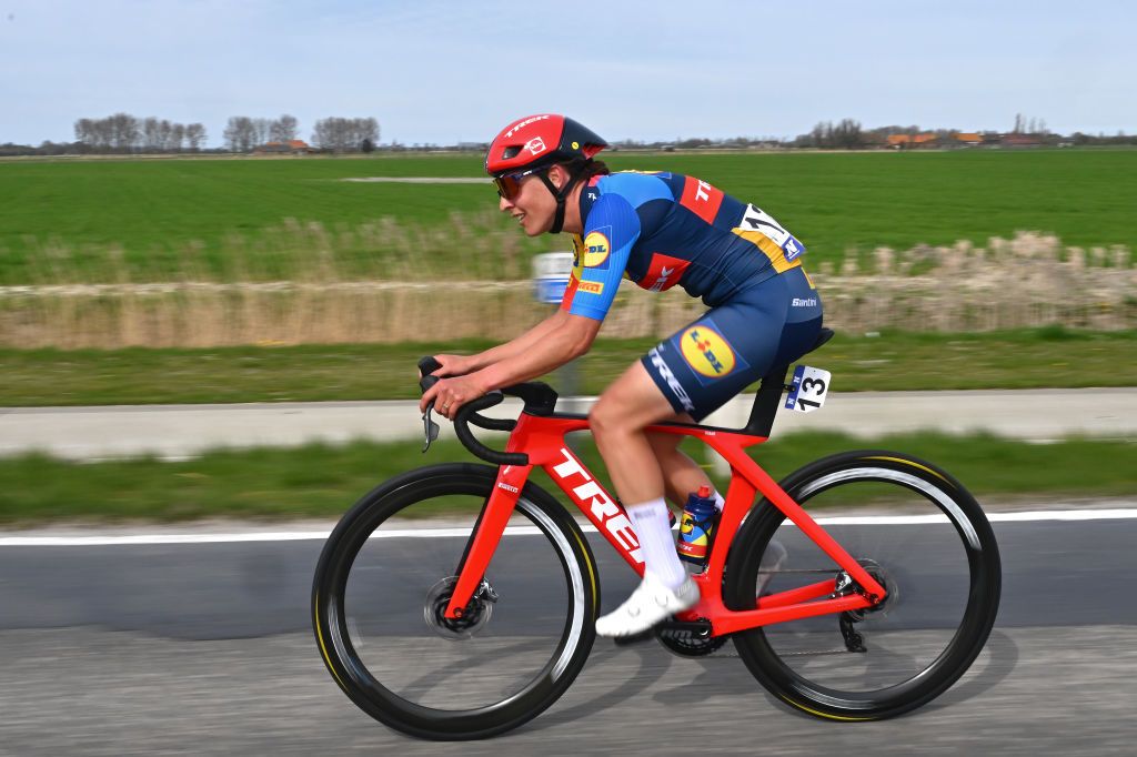 DE PANNE BELGIUM MARCH 21 Lucinda Brand of The Netherlands and Team Lidl Trek competes during the 7th Womens Classic BruggeDe Panne 2024 a 155km one day race from Brugge to De Panne on March 21 2024 in De Panne Belgium Photo by Luc ClaessenGetty Images