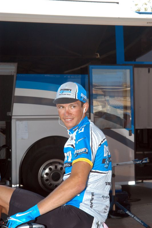 Paolo Savoldelli warming up before the final time trial of the 2005 edition of the Giro
