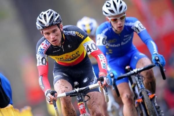 Aernouts leads Van der Haar in Gavere