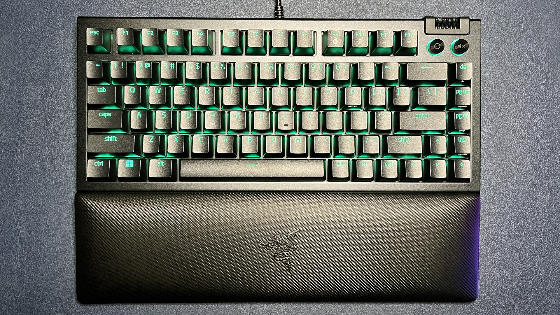 Razer made a custom keyboard! Razer BlackWidow V4 75% Review 