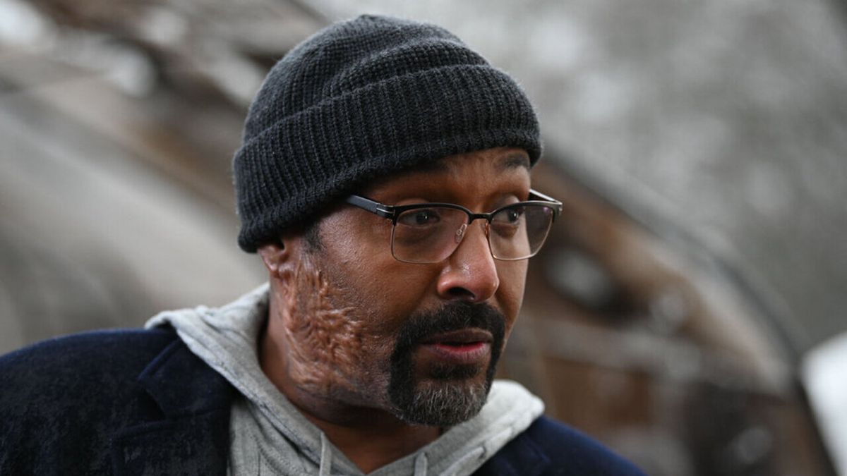 Jesse L. Martin in the &quot;Scorched Earth&quot; episode of The Irrational Season 1