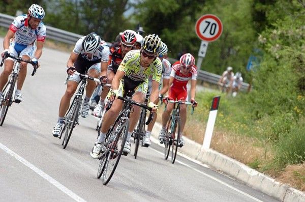 Giovanni Visconti (ISD) leads the break.