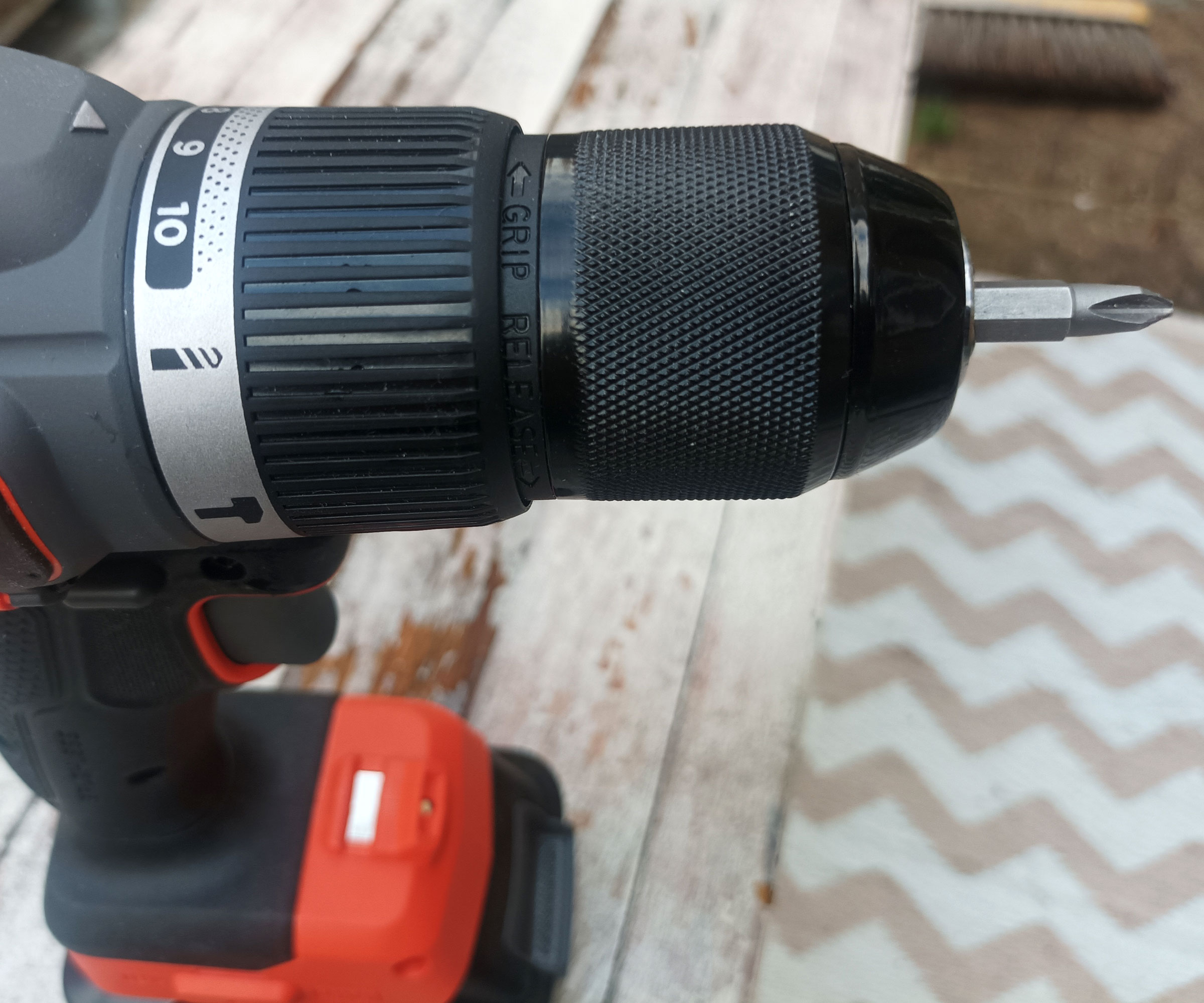 Close up of black metal chuck on Black &amp;amp; Decker BLD783 Cordless Drill