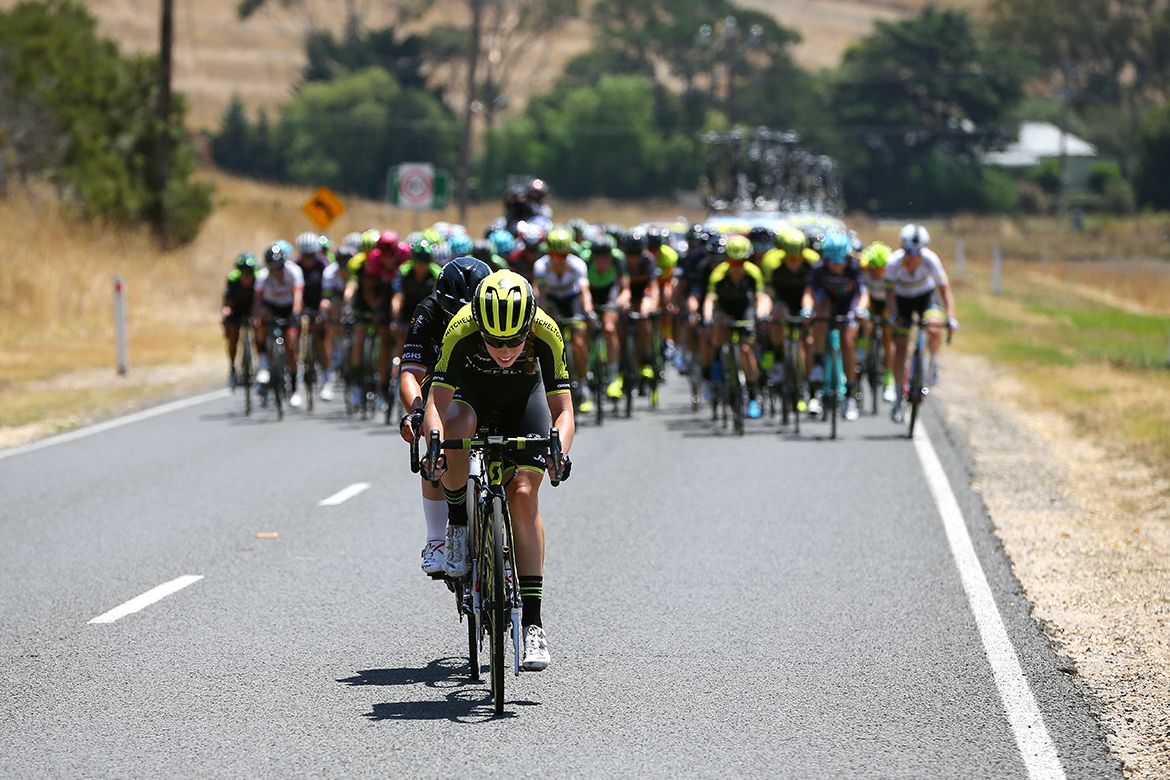 Jenelle Crooks (Mitchelton-Scott) attacked late