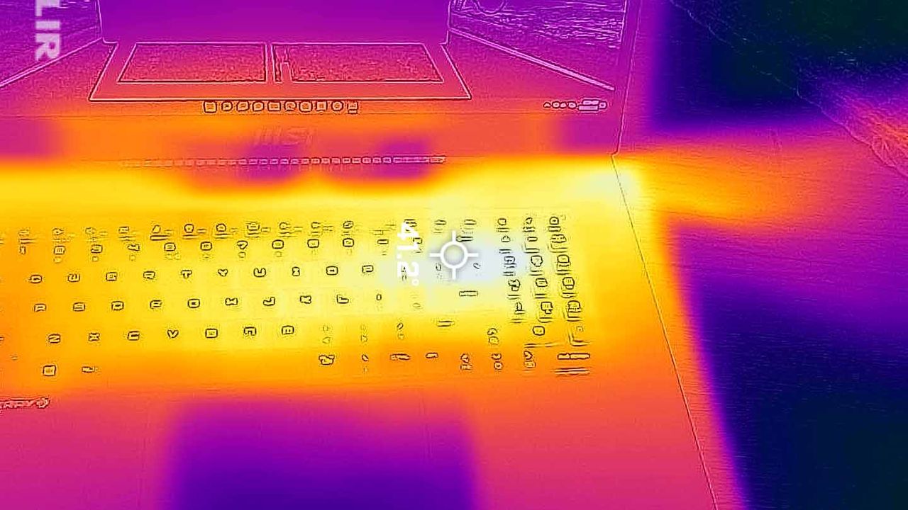 MSI Titan GT77 FLIR heat