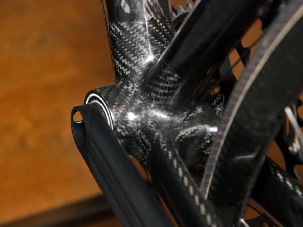 Full ceramic bearings are pressed directly into the bottom bracket shell on this insanely light Spin carbon frame.
