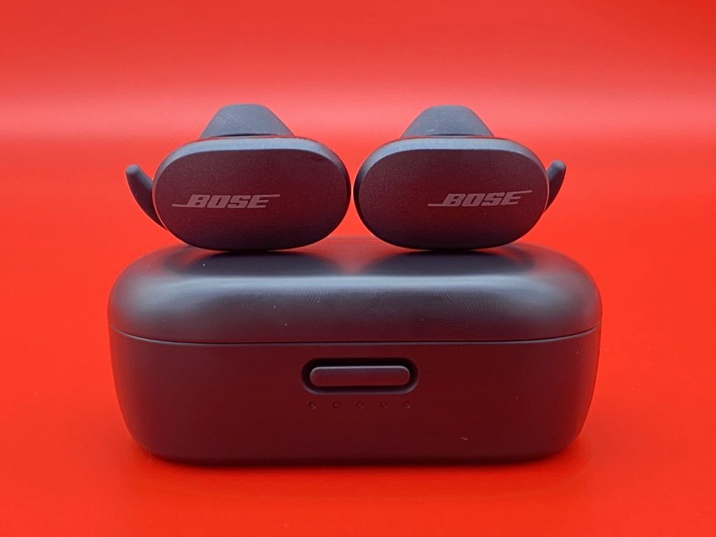 Apple Airpods Pro Vs Bose Quietcomfort Earbuds Which Wireless Earbuds Win Tom S Guide