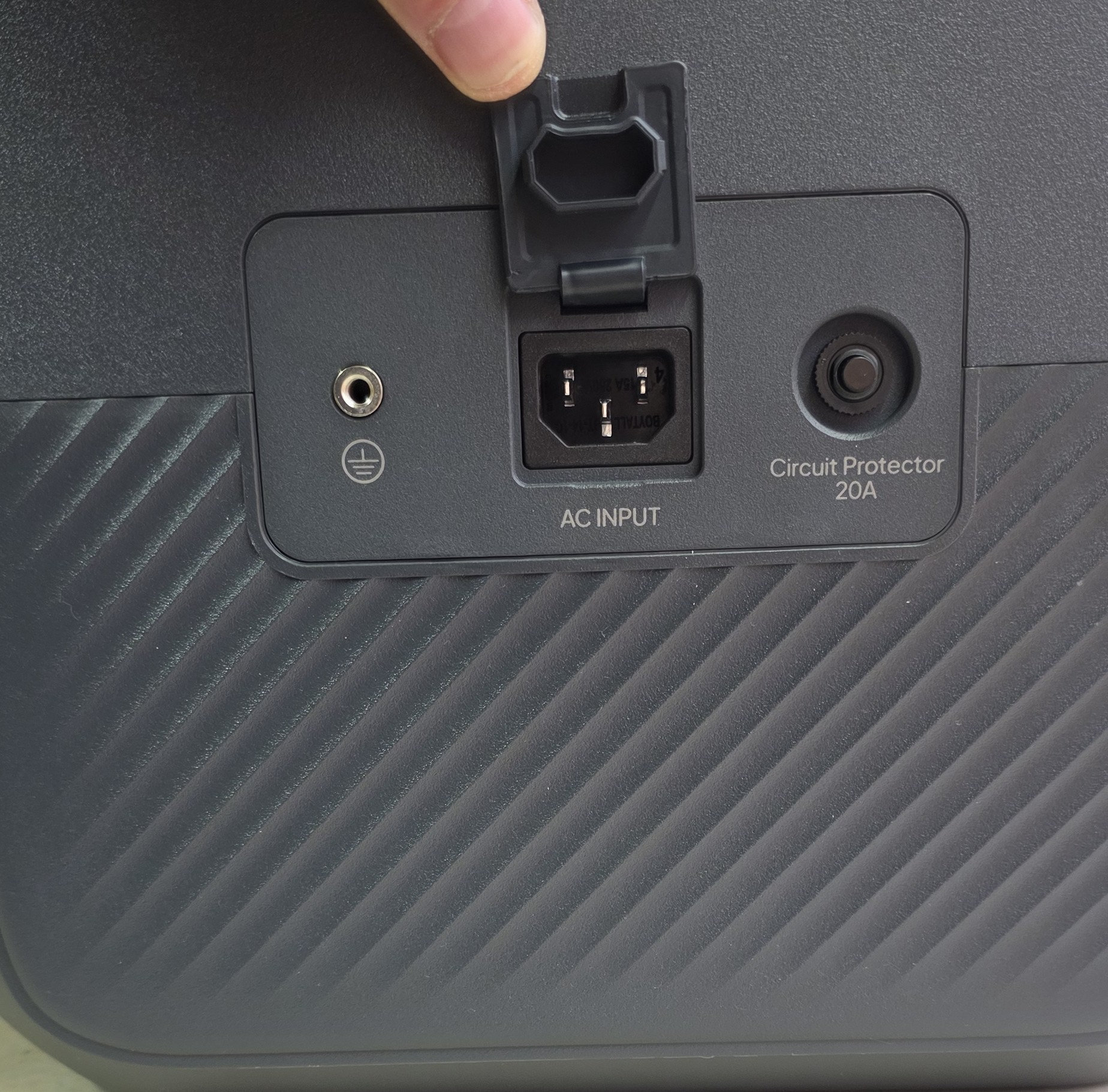 Testing out the Bluetti Elite 300 portable power station in the garden