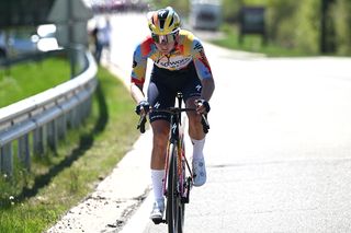 Li&egrave;ge-Bastogne-Li&egrave;ge Femmes LIVE: After an aggressive start one rider has built a lead of more than a minute 