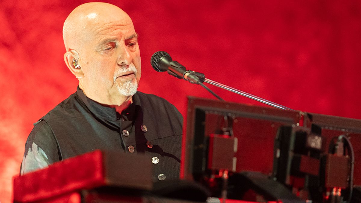 Peter Gabriel reveals that he spent time in his “home studio” with Skrillex: “He was trying to encourage me to write a song about staying up all night in a night club and that sort of thing”