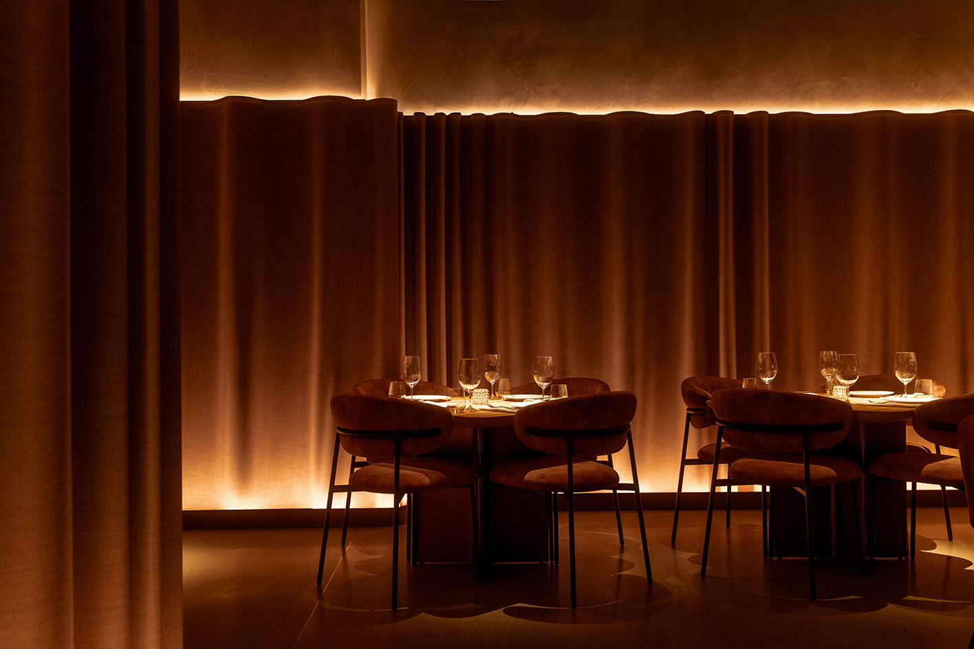 food and mood at Mr Porter in london, low lights and lots of minimalist dishes