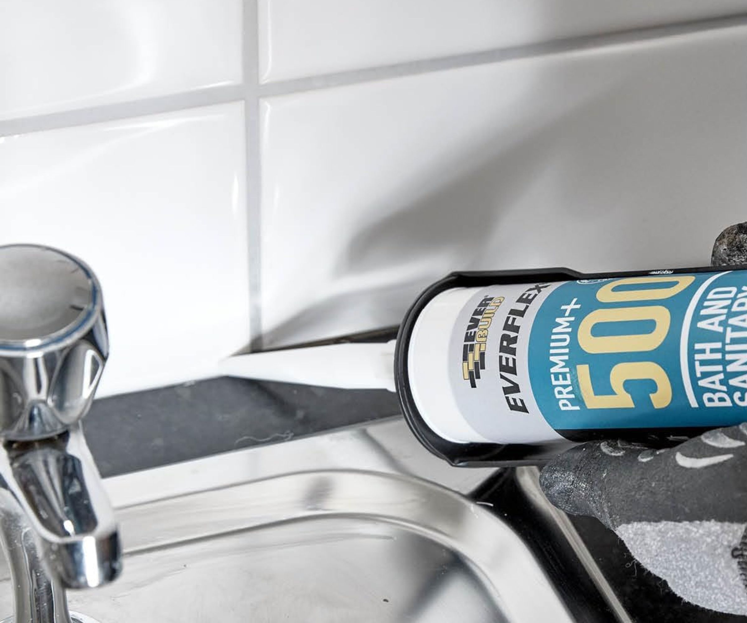 Everbuild Everflex 500 Bath And Sanitary Silicone – Interior And Exterior Application being applied around a sink