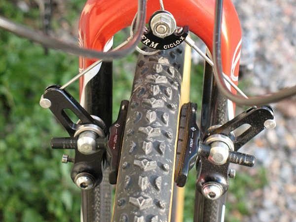 The FRM Ciclo-X cantilever brake uses spokes instead of a conventional straddle wire