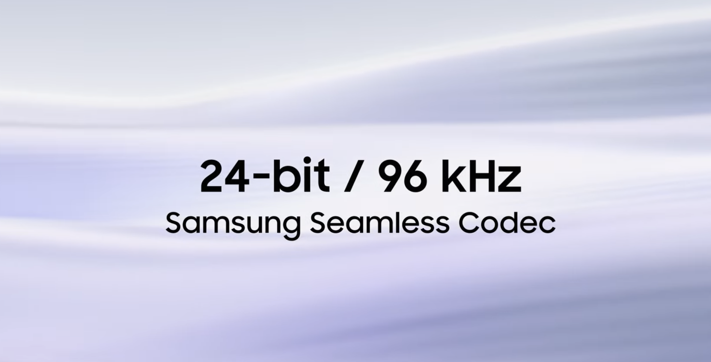 لقطة شاشة مأخوذة من الكلمة الرئيسية لـ Galaxy Unpacked 26، توضح نص القرار "24 بت / 96 كيلو هرتز، برنامج الترميز السلس من سامسونج" لسماعات Galaxy Buds 4 Pro، على خلفية أرجوانية