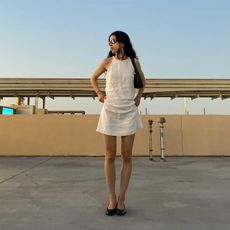 Daniela Contreiras wearing all white with sunglasses.