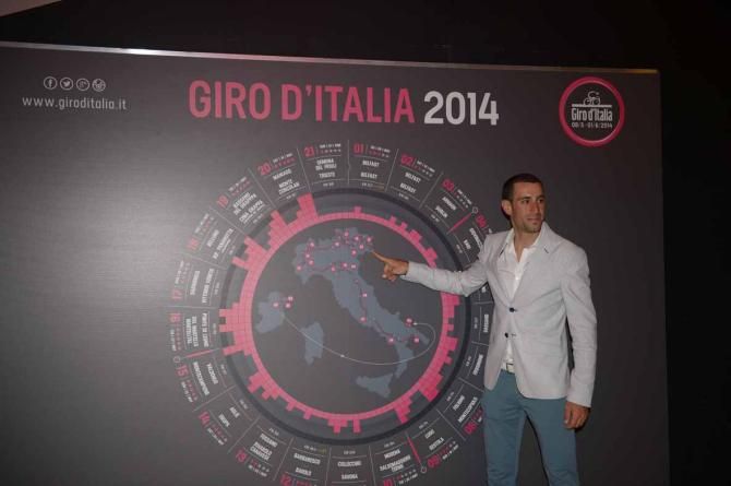 Vincenzo Nibali with the route of the 2014 Giro d'Italia.