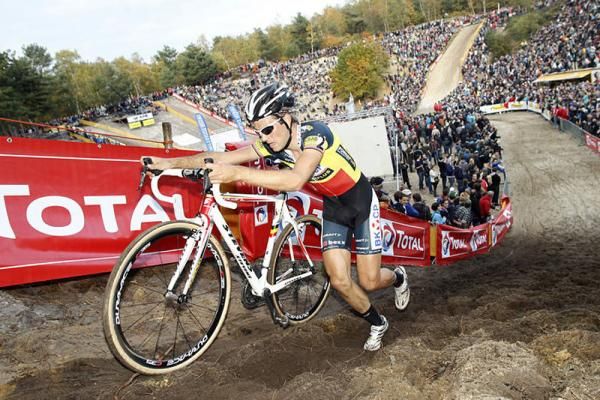 Belgian champion Niels Albert pushes his bike.