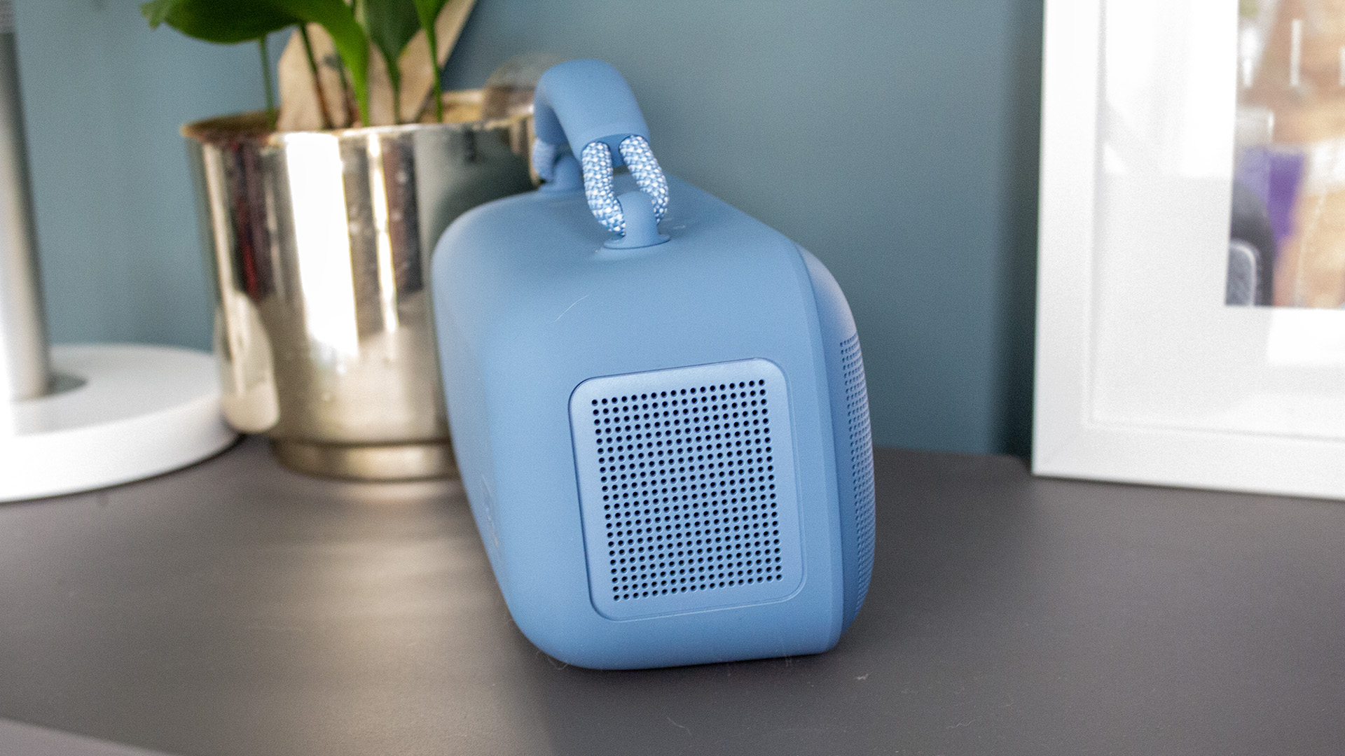 bose soundlink max speaker in blue
