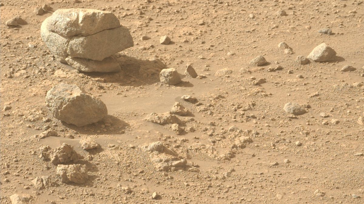 Strange stacked stones spotted on Mars | Space photo of the day for May 21, 2026
