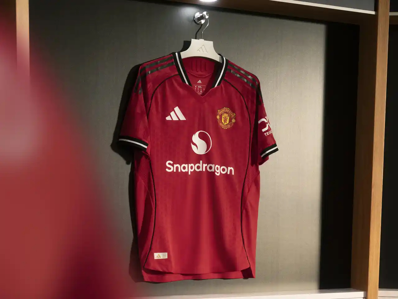 Adidas Manchester United home kit 2025/26