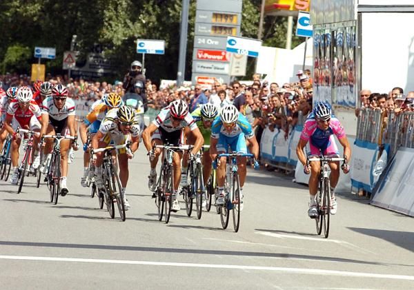The final metres of the 2010 GP Banca di Legnano - Coppa Bernocchi.