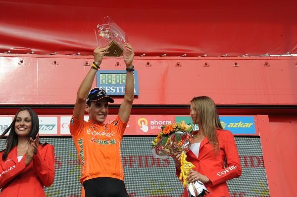 A delighted Igor Anton (Euskaltel-Euskadi) holds up his winners trophy.