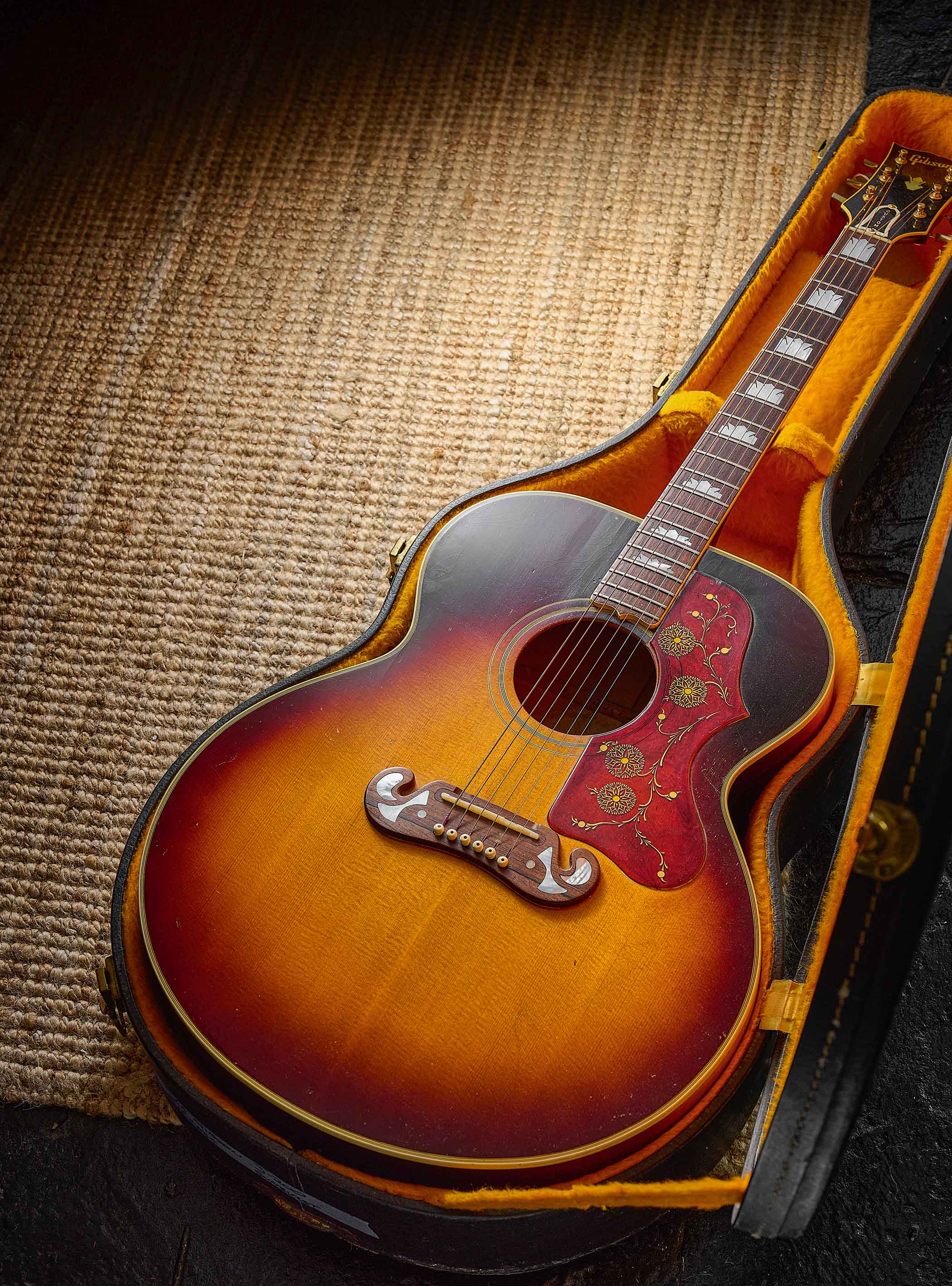 Gibson J-200