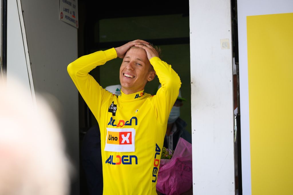 Tobias Halland Johannessen celebrates on the podium after winning the Tour de l&#039;Avenir