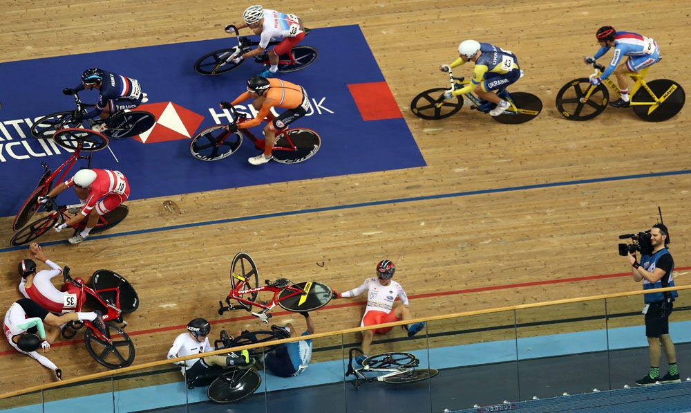 A major crash on day 3 of the Track World Cup in London 2018