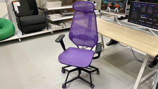 An IKEA STYRSPEL office chair on display at a store