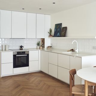 HUSK white hamdeless modern kitchen