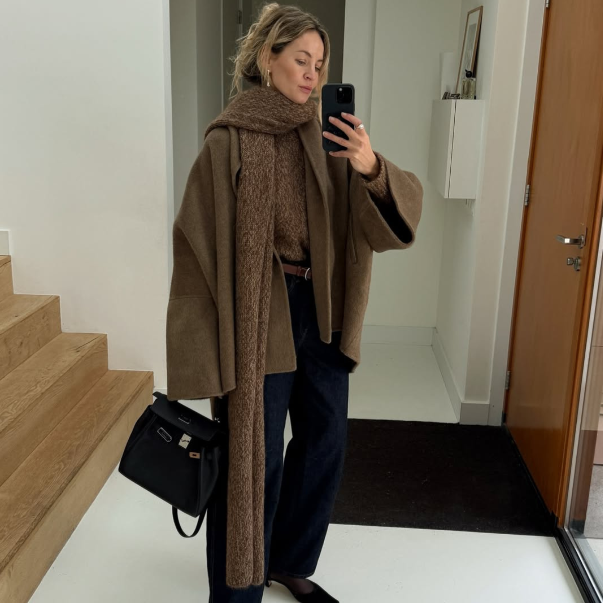Dark Blue Denim is Every Stylish Women's Secret to Polished Everyday Dressing