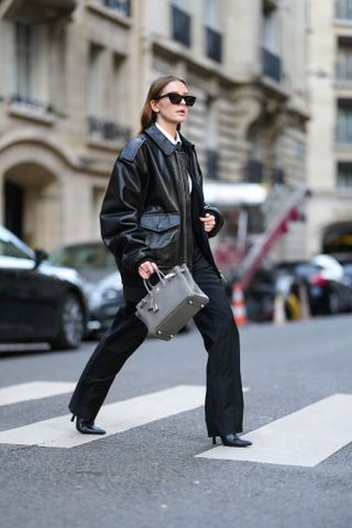 An image of an attendee of Paris Fashion Week wearing an Hermès Birkin.