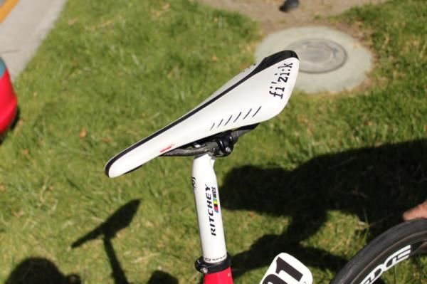 Sutherland's fi'zi:k's Arione CX Carbon model features braided carbon rails and carbon shell.