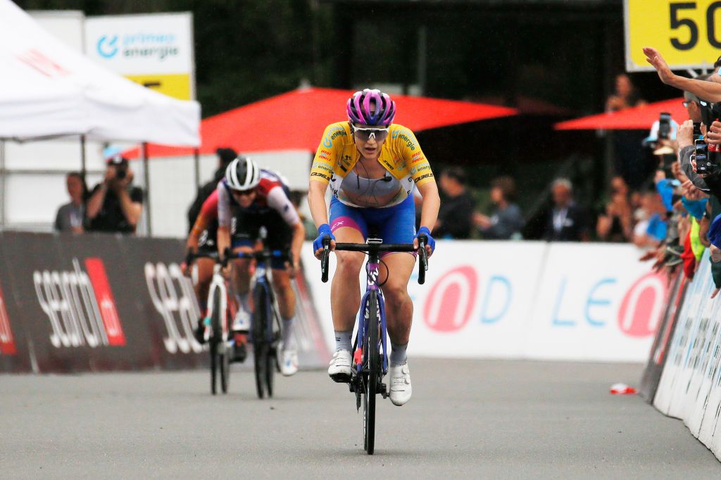 LENZERHEIDE SWITZERLAND JUNE 21 Kristen Faulkner of The United States and Team BikeExchange Jayco white best young jersey crosses the finishing line during the 2nd Tour de Suisse Women 2022 Stage 4 a 985km stage from Chur to Lantsch Lenz tourdesuisse2022 on June 21 2022 in Lenzerheide Switzerland Photo by Heinz ZwickyGetty Images