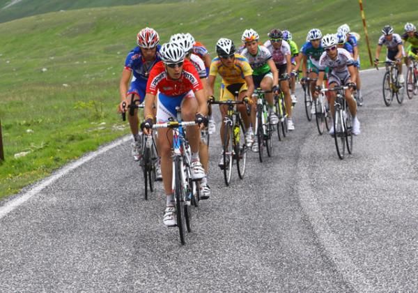 Overall leader Mattia Cattaneo (Trevigiani Dynamon Bottoli) sets the pace.