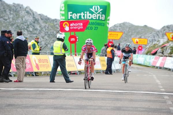 Daniel Moreno (Katusha) comes over the line