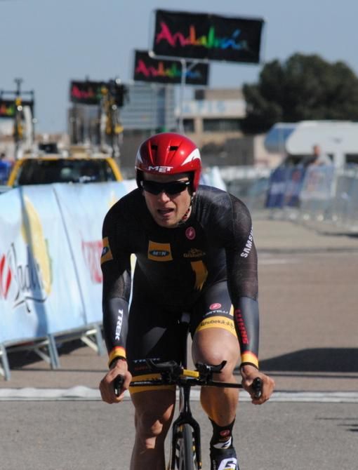 Gerald Ciolek shows the new MTN black kit
