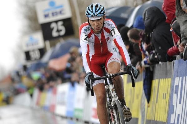 Marek Konwa (Poland) rolls into the finish