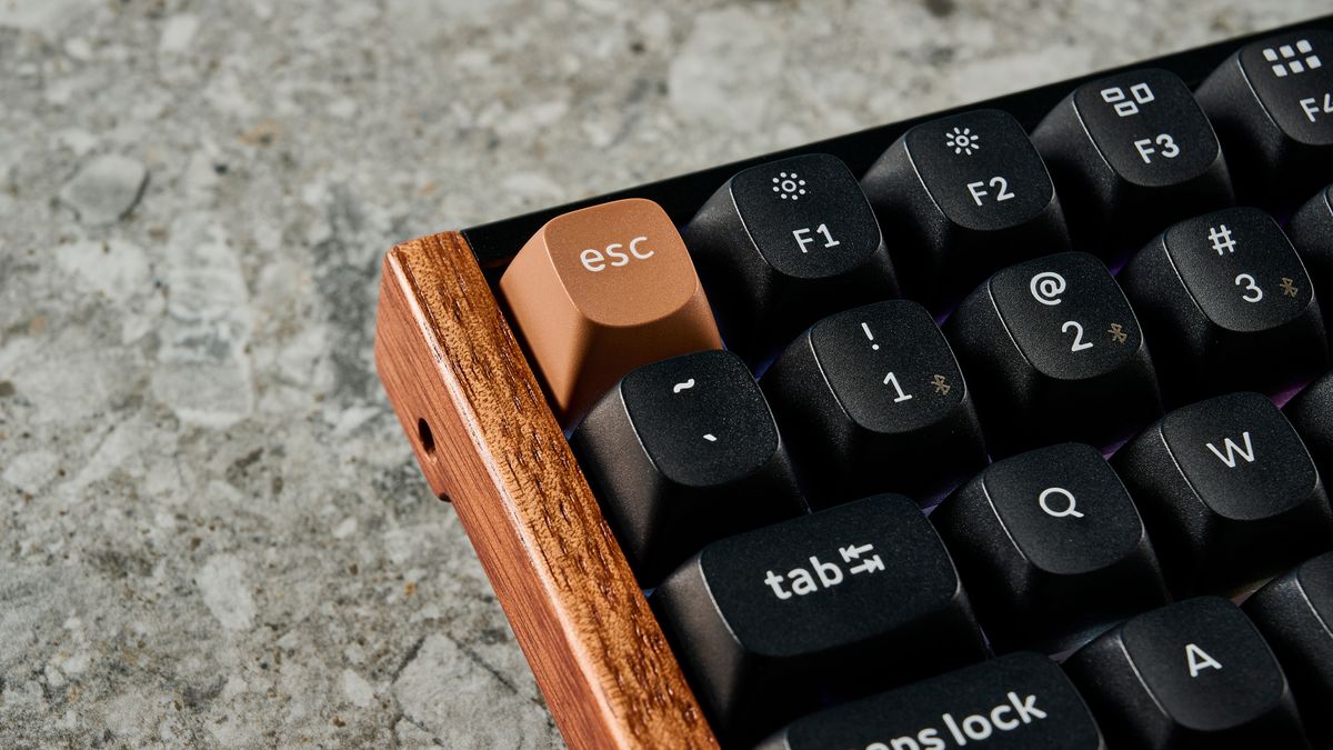 The Keychron K2 HE keyboard in black and wood effect