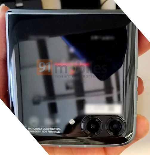 The Motorola Razr 3 in folded state