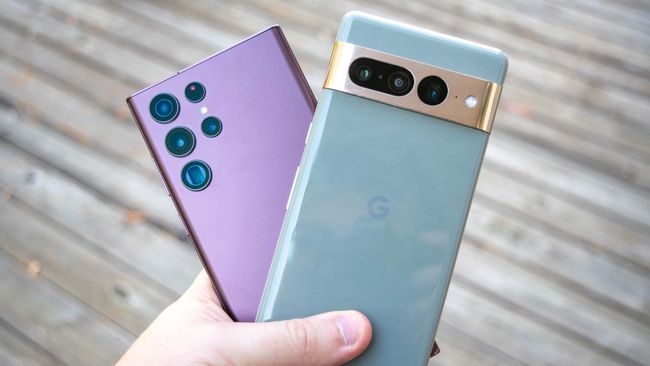 Google Pixel 7 Pro vs. Samsung Galaxy S22 Ultra: What's the best ...