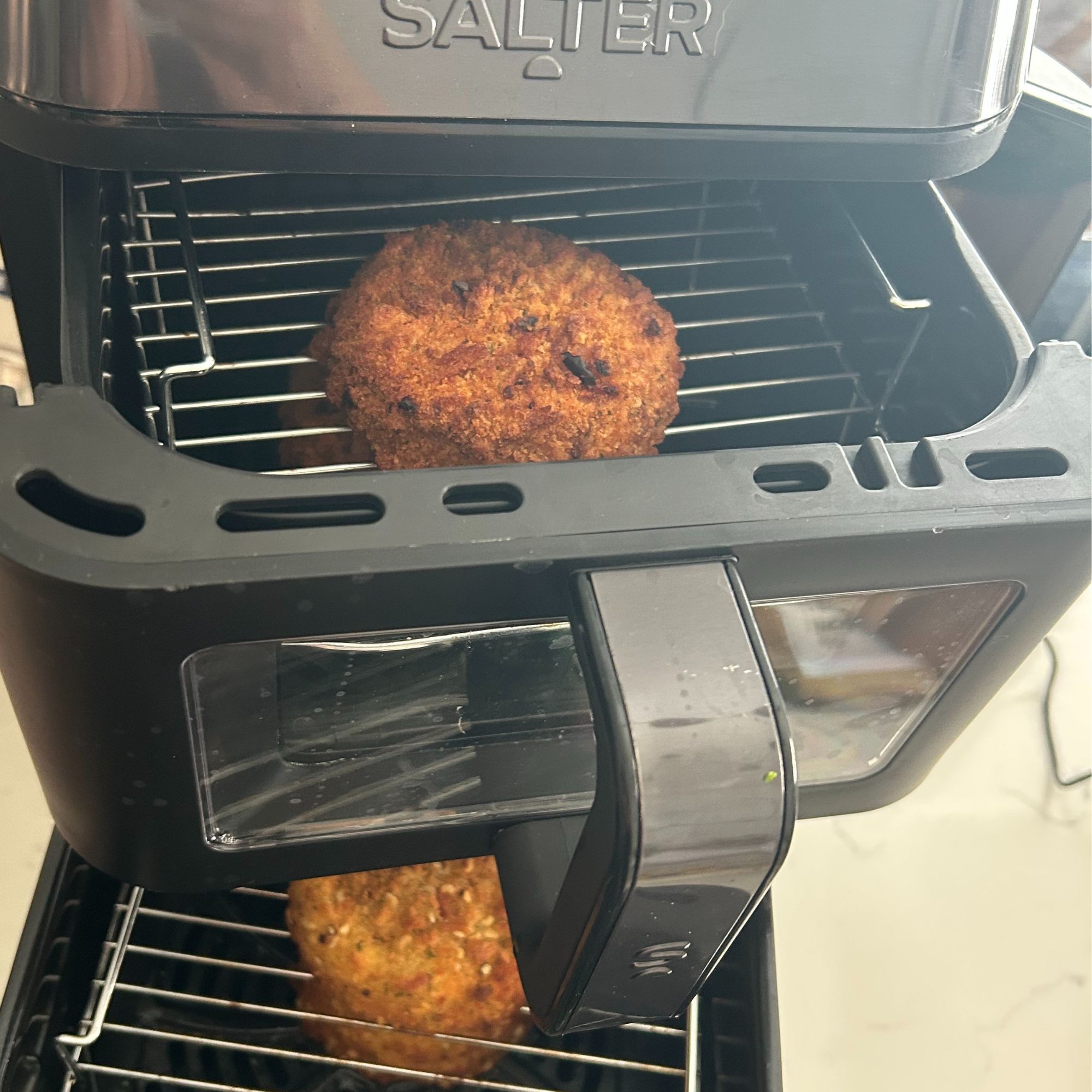 Salter VertiCook View Air Fryer - cooking fish cakes in both baskets