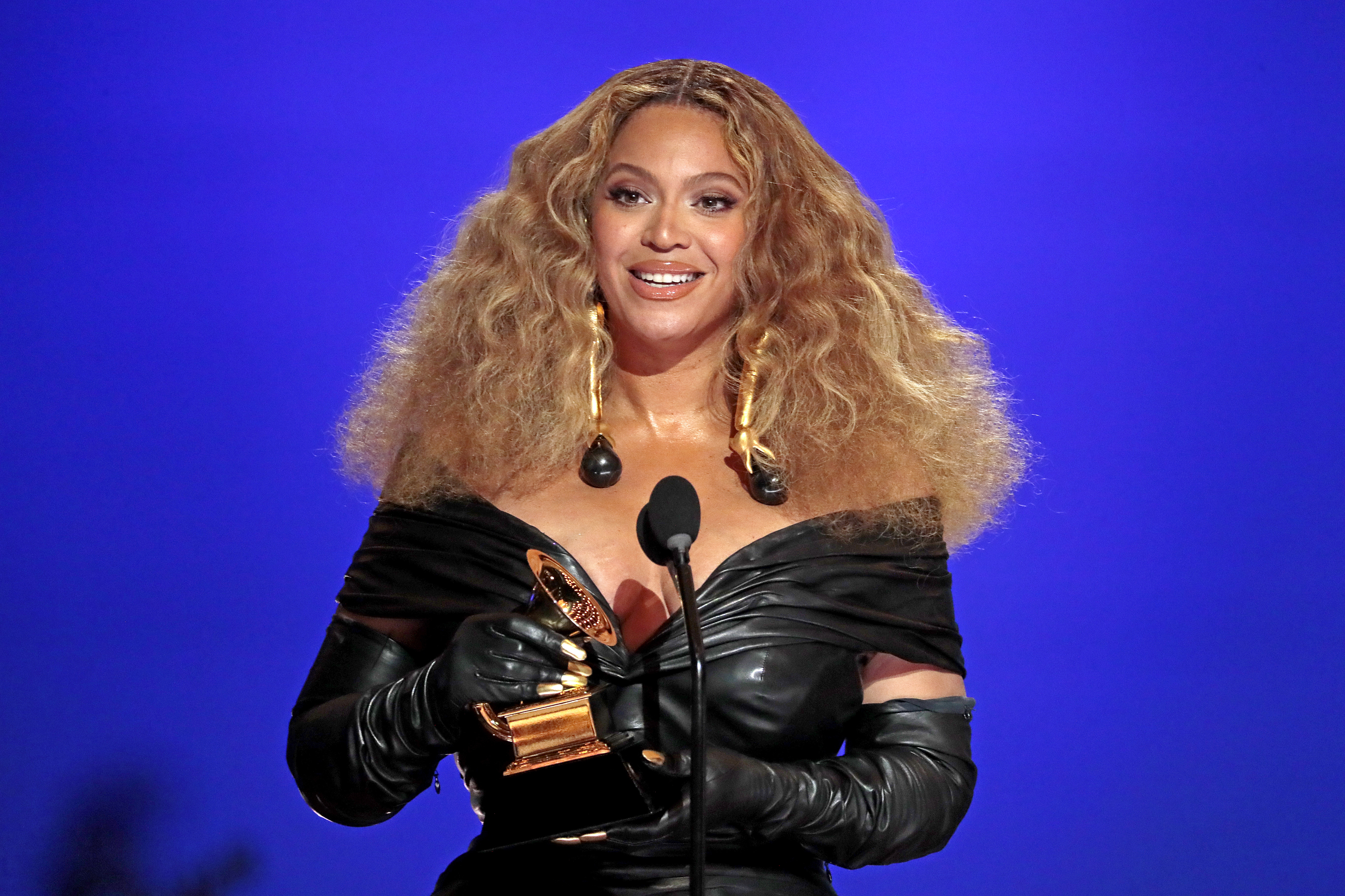 Los Angeles, CA, Sunday, March 14, 2021 - Beyonce makes History with the Best E&B Performance winning 28 Grammys, more that any female or male performer, accepts the award for Best R&B Performance at the 63rd Grammy Award outside Staples Center. (Robert Gauthier/Los Angeles Times)