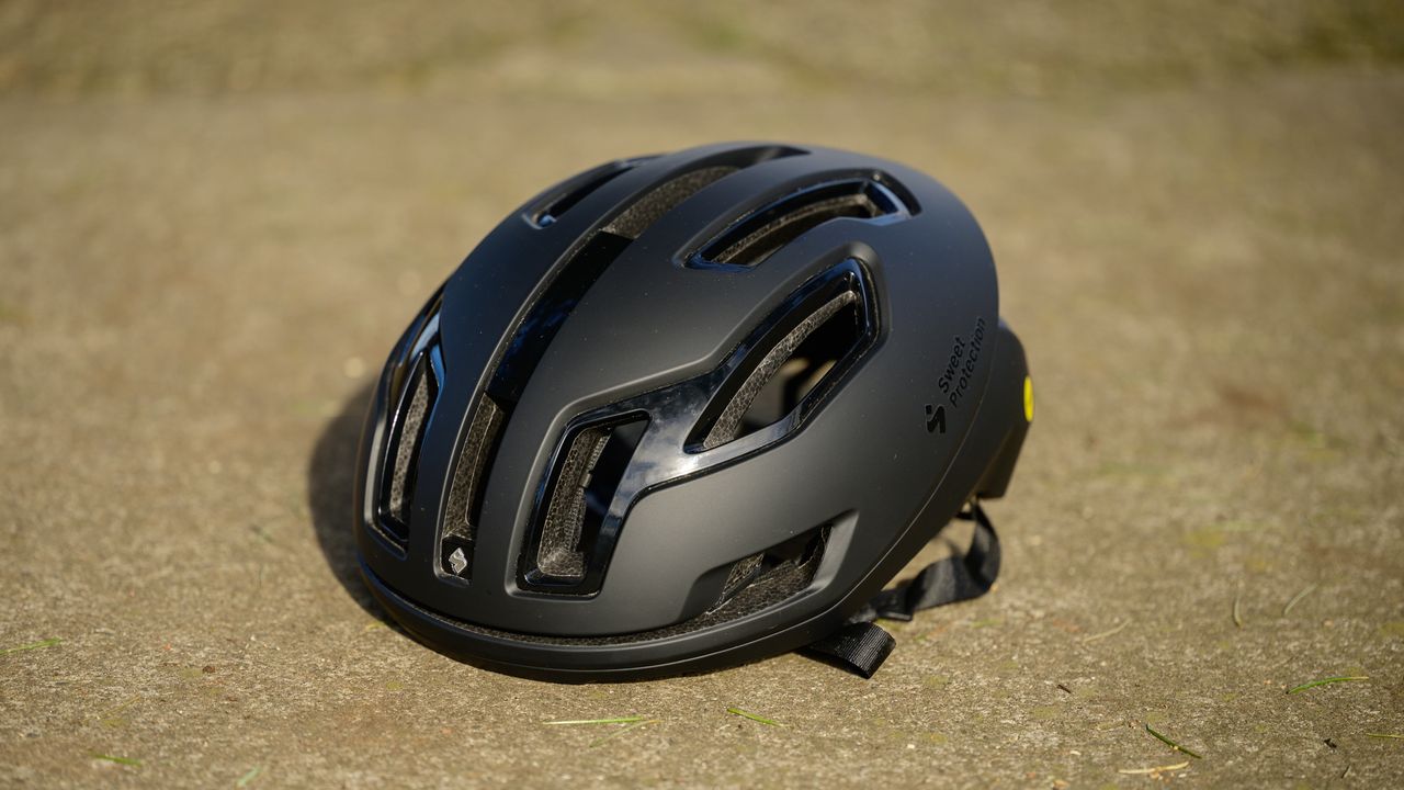 Sweet Protection Falconer 2Vi MIPS helmet 3/4 view