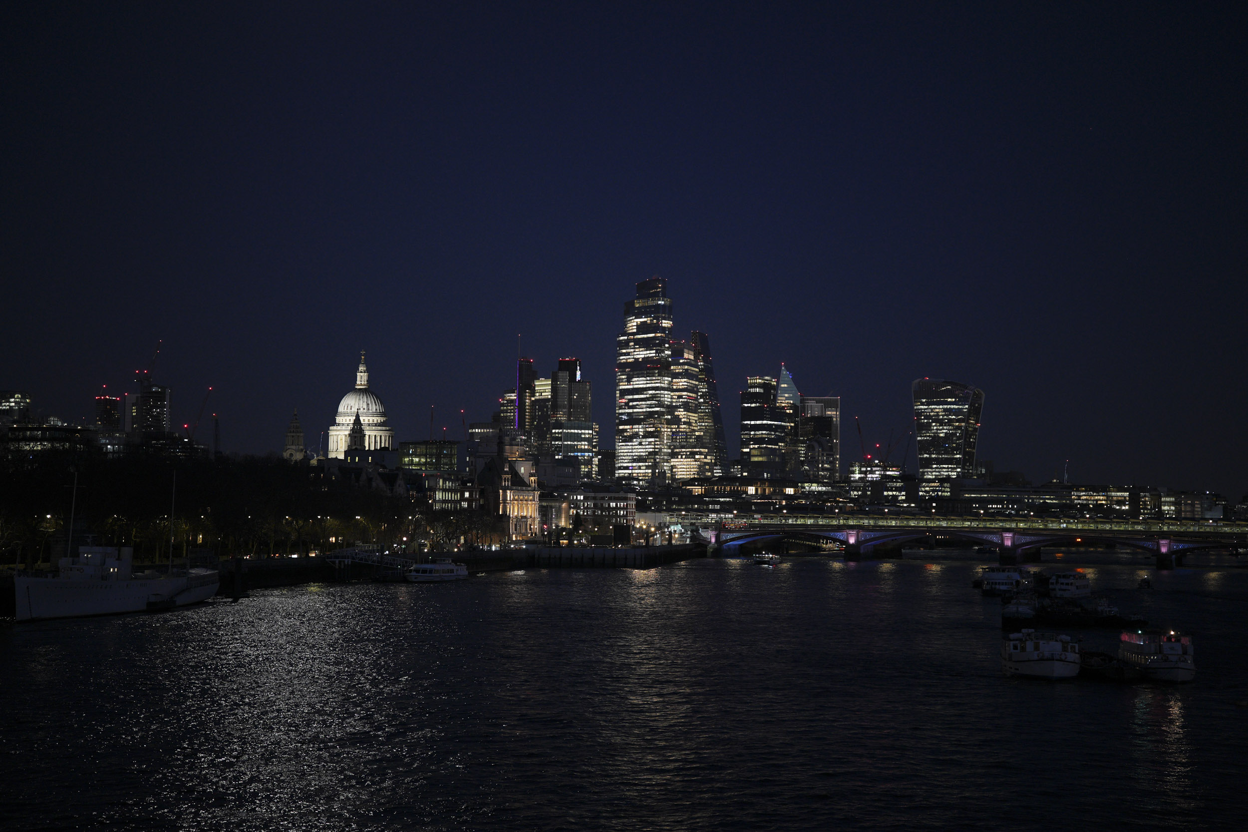 A test shot taken with the Sigma 17-40mm f1.8 DC Art lens to show its low light performance at night and in the blue hour of buildings in London