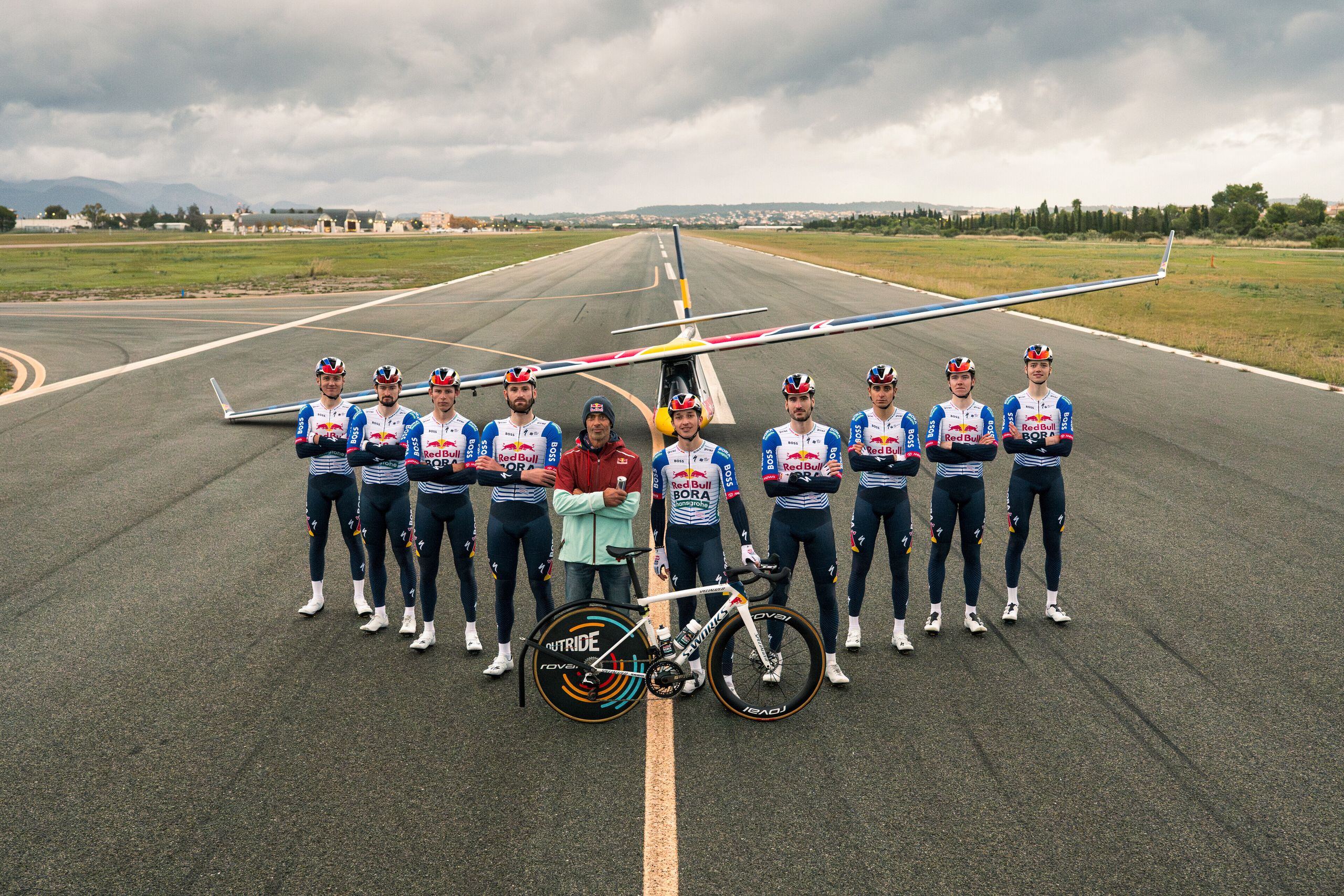 ‘Absolutely history-making’ – How nine pro cyclists managed to tow a plane to take-off