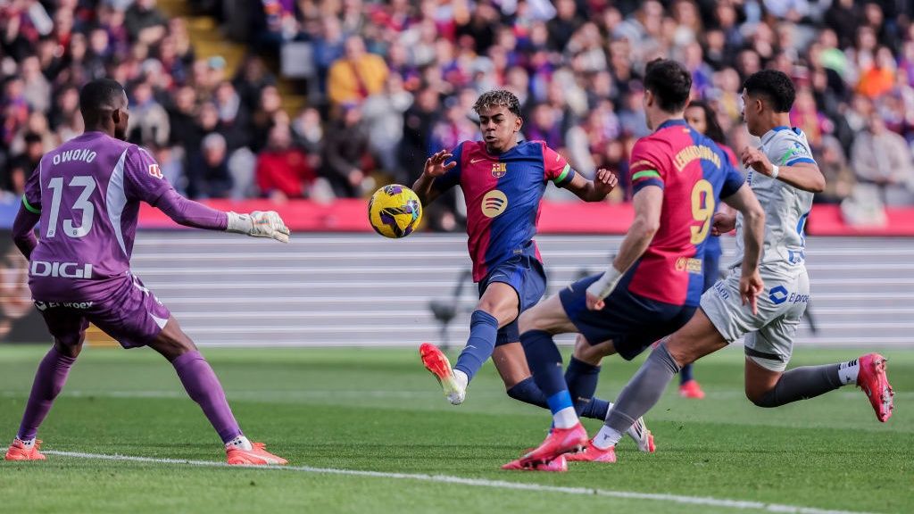 Lamine Yamal of FC Barcelona in action during the Spanish league, La Liga EA Sports, football match played between FC Barcelona and Deportivo Alaves at Estadio Olimpico de Montjuic on February 02, 2025 in Barcelona, Spain.