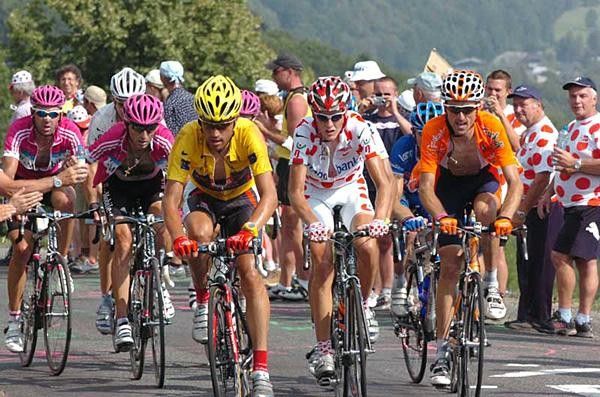 Oscar Pereiro (Caisse d'Epargne) tries to limit the damage on the Joux-Plane