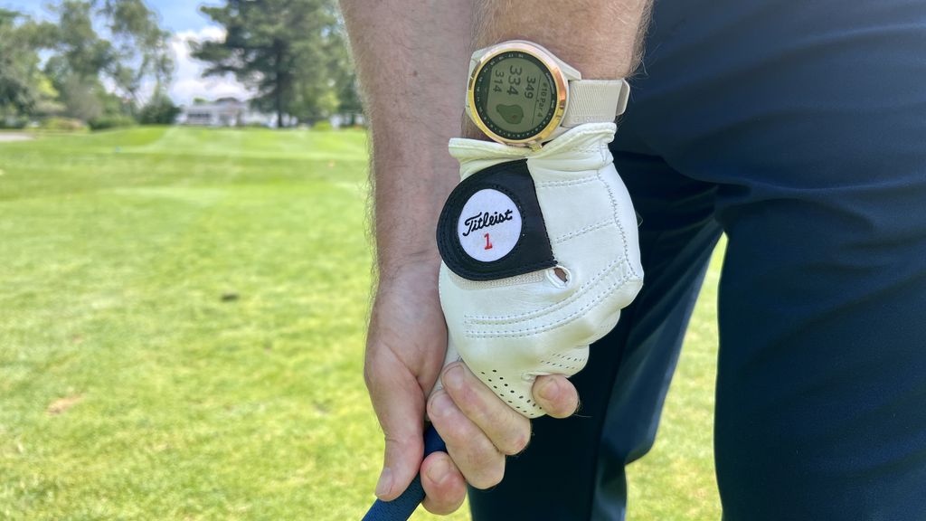 Golf rangefinder vs. GPS watch — Which is right for you? Tom's Guide
